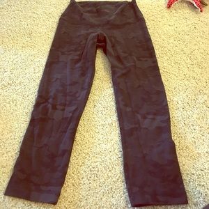 Rare lulu lemon camo capris size:4